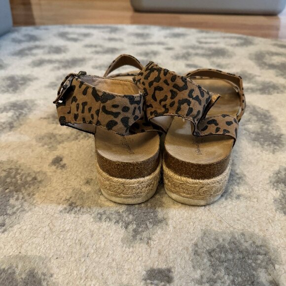 Universal Threads Espardrille Sandals - Picture 5 of 5